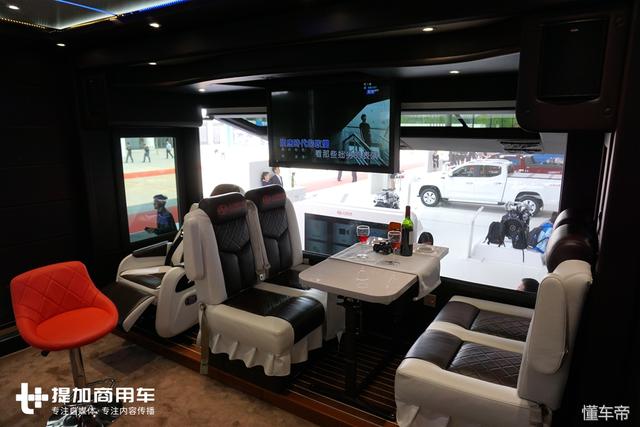 这是售价超300万的国产卡车?带车顶观景台,货箱是豪华会客厅 - 第6张 - 提加商用车网 这是售价超300万的国产卡车?带车顶观景台,货箱是豪华会客厅 - 第6张