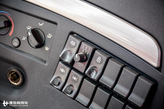 外观改款,配置向X3000看齐,陕汽新M3000牵引车图解 - 第14张 - 提加商用车网 外观改款,配置向X3000看齐,陕汽新M3000牵引车图解 - 第14张