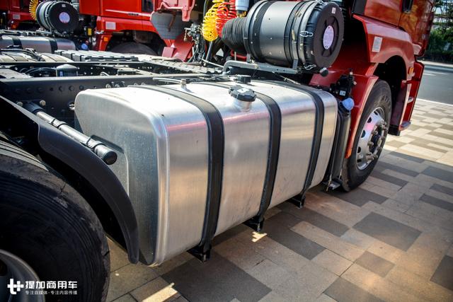 外观改款,配置向X3000看齐,陕汽新M3000牵引车图解 - 第24张 - 提加商用车网 外观改款,配置向X3000看齐,陕汽新M3000牵引车图解 - 第24张