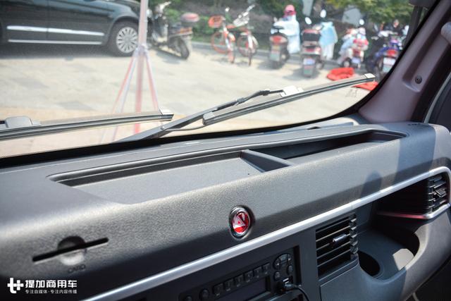 前轴3片板簧,内饰设计数第一?江淮新上市的骏铃V3快递版轻卡详解 - 第17张 - 提加商用车网 前轴3片板簧,内饰设计数第一?江淮新上市的骏铃V3快递版轻卡详解 - 第17张