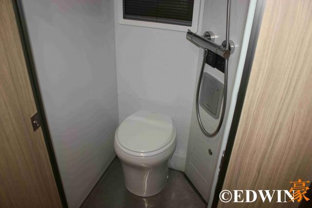 不越野无房车 奔驰乌尼莫克底盘阿莫迪罗房车实拍 - 第32张