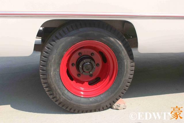 奔驰也有经典面包车？古董级的奔驰O319迷你巴士实拍 - 第18张