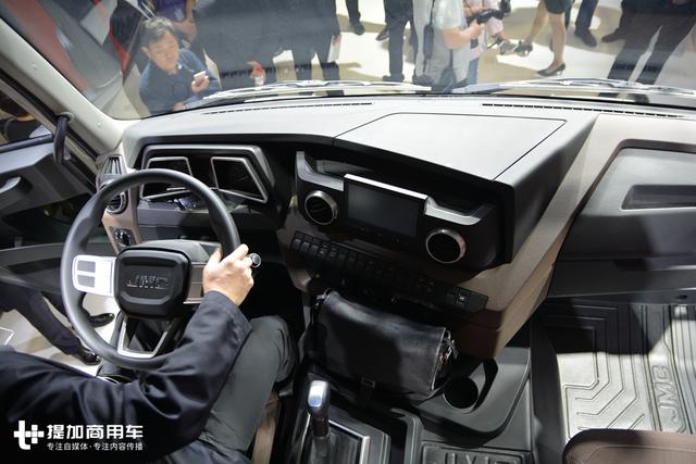 钢铁侠风格内饰曝光江铃首款重卡上海车展首发