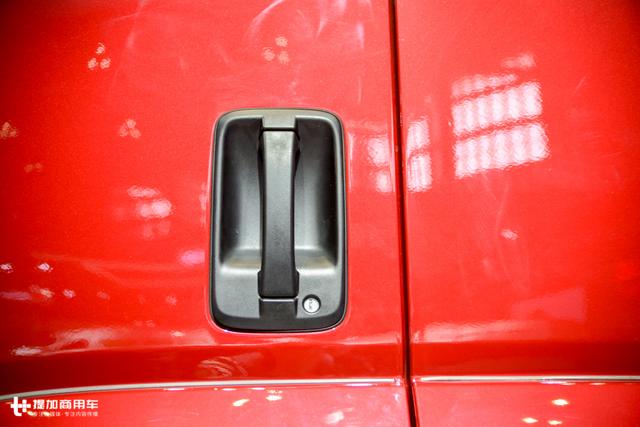 诚意呢？40多万的庆铃新款巨咖重卡，车钥匙还不如面包车的 - 第4张