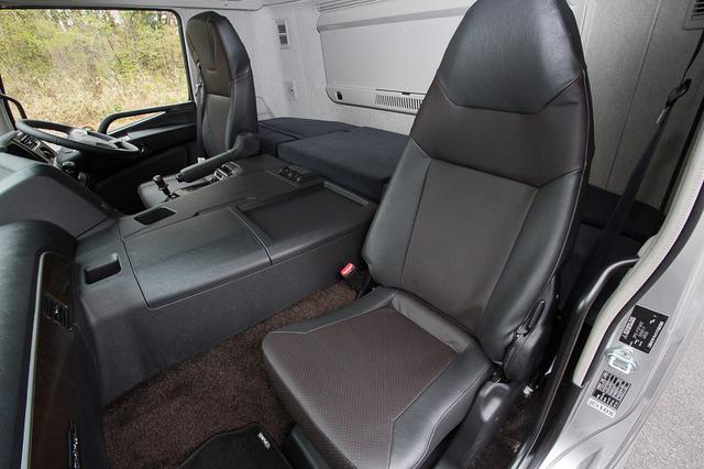 后视镜都有雨刮器，奢华到不敢想象？日本三菱新款重卡详解