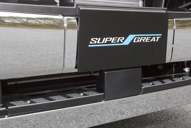 后视镜都有雨刮器，奢华到不敢想象？日本三菱新款重卡详解