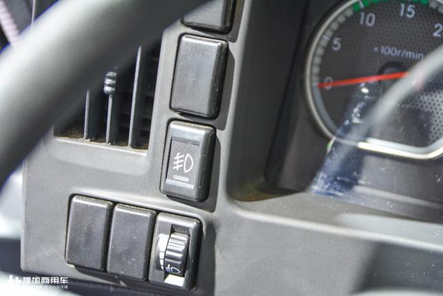 庆铃引进了最帅的五十铃新款重卡,可惜内饰配置太低不够厚道 - 第18张 - 提加商用车网 庆铃引进了最帅的五十铃新款重卡,可惜内饰配置太低不够厚道 - 第18张