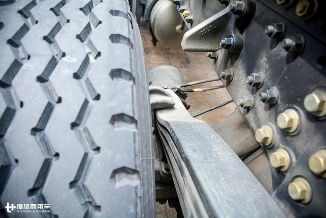 6X2的油耗，6X4的载货量？解放新J6快运版重卡详解 - 第5张