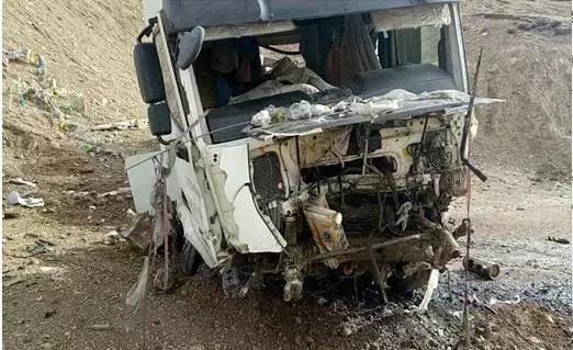 幸运还是真安全?“地狱之路”上联合卡车上演高空救主 - 第4张 - 提加商用车网 幸运还是真安全?“地狱之路”上联合卡车上演高空救主 - 第4张