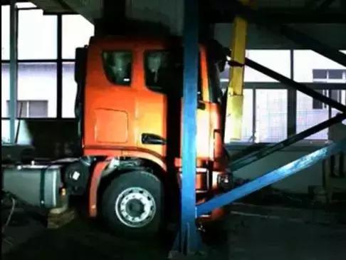 幸运还是真安全?“地狱之路”上联合卡车上演高空救主 - 第9张 - 提加商用车网 幸运还是真安全?“地狱之路”上联合卡车上演高空救主 - 第9张