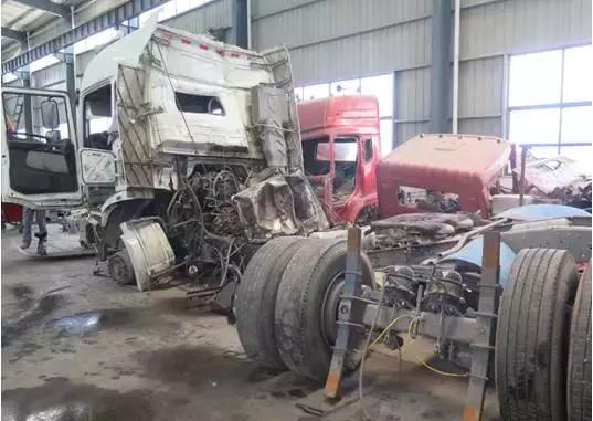 幸运还是真安全?“地狱之路”上联合卡车上演高空救主 - 第7张 - 提加商用车网 幸运还是真安全?“地狱之路”上联合卡车上演高空救主 - 第7张