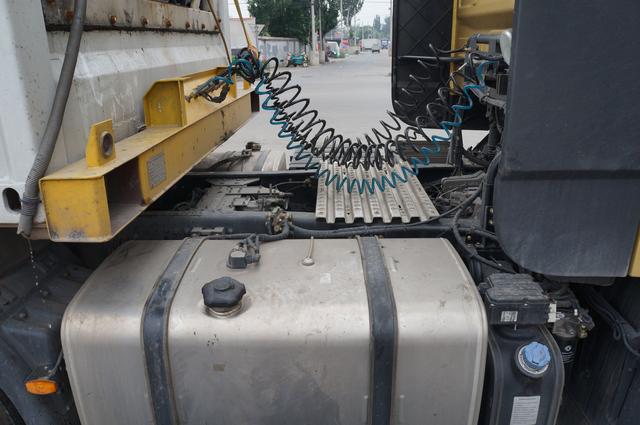 偶遇国内最高端的东风天龙旗舰重卡，这车到底怎么样？听听车主怎么说 - 第6张