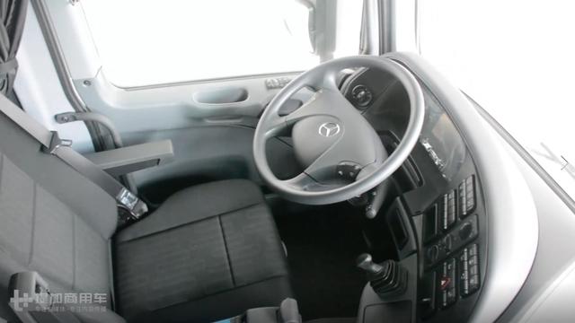 奔驰卡车价值几百万?别听忽悠,带您逛逛奔驰卡车4S店一探究竟 - 第8张 - 提加商用车网 奔驰卡车价值几百万?别听忽悠,带您逛逛奔驰卡车4S店一探究竟 - 第8张