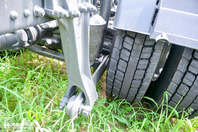 电视转播车为何都用进口卡车底盘？这台奔驰单桥载货车告诉您 - 第21张