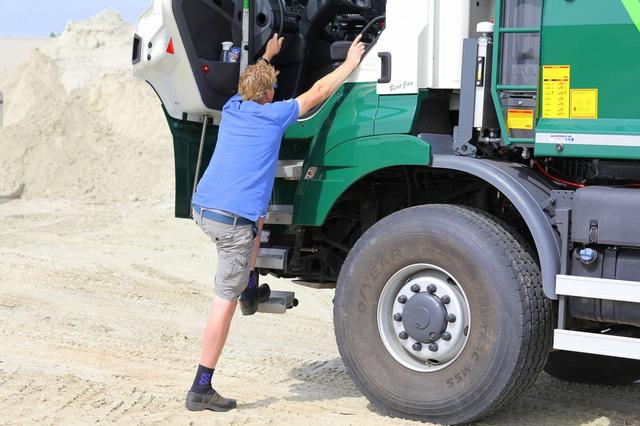 国产自卸车肯定拼不过,Ginaf和MAN自卸车最后一轴能转向 - 第5张 - 提加商用车网 国产自卸车肯定拼不过,Ginaf和MAN自卸车最后一轴能转向 - 第5张