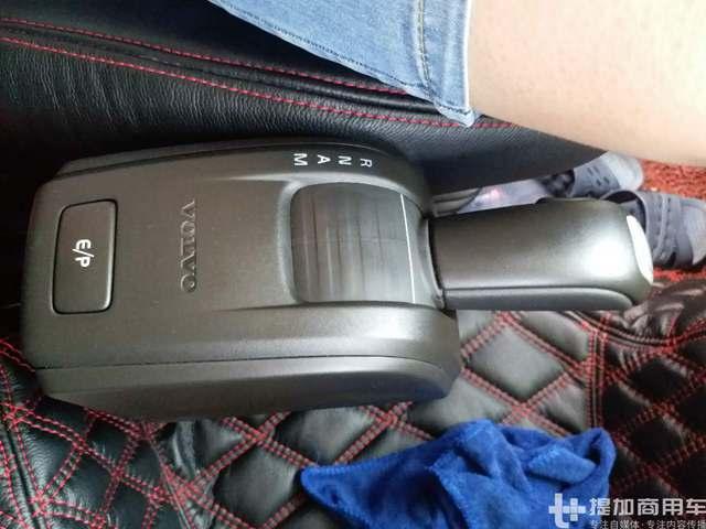 货运市场再遇土豪车主，花近百万购买沃尔沃卡车跑水果运输