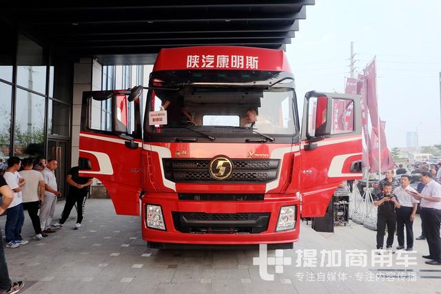 和德龙X3000黄金版有啥不同？陕汽康明斯财富版牵引车详解