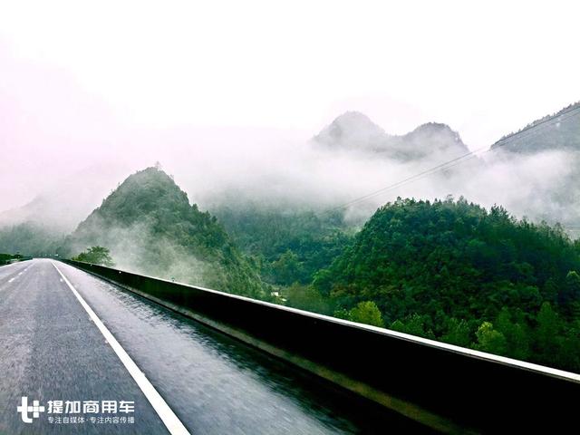 开起来有那么骄傲？这位老司机把斯堪尼亚卡车开出了飞机的感觉 - 第5张