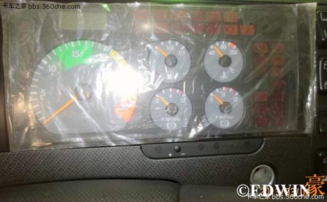 奔驰也有“考斯特”车型?仅有一代的奔驰Medio中巴实拍 - 第15张 - 提加商用车网 奔驰也有“考斯特”车型?仅有一代的奔驰Medio中巴实拍 - 第15张