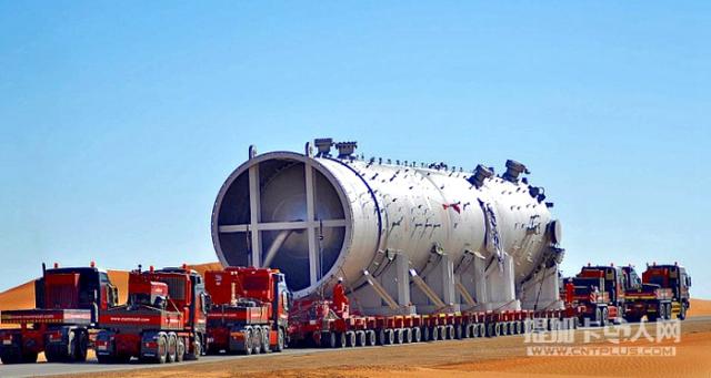 把1048吨的庞然大物运输了上千公里 什么卡车这么牛？