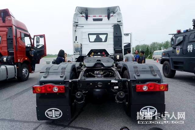 自动挡 一汽解放60周年纪念J6卡车曝光