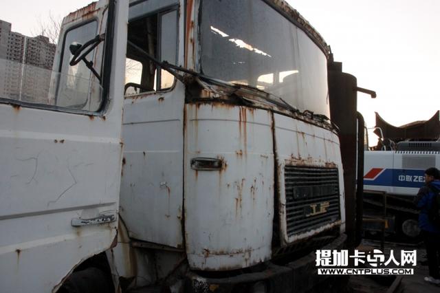 有300万一台的卡车 这家货运公司就是一个中外卡车博物馆