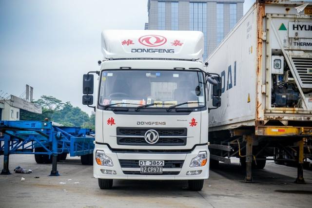 和国内版本有何不同?港版东风天龙牵引车实拍 - 第2张 - 提加商用车网 和国内版本有何不同?港版东风天龙牵引车实拍 - 第2张