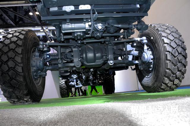 扬眉吐气?国产品牌自主产权重型越野卡车底盘曝光 - 第8张 - 提加商用车网 扬眉吐气?国产品牌自主产权重型越野卡车底盘曝光 - 第8张