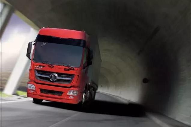 治超新规下车重被一再刷新 7.7吨北奔新款6X4重卡上市