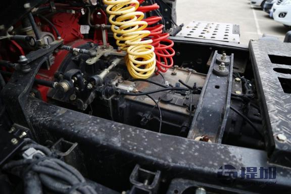 欧系、日系卡车的集合体?华菱汉马H6港口牵引车实拍 - 第10张 - 提加商用车网 欧系、日系卡车的集合体?华菱汉马H6港口牵引车实拍 - 第10张