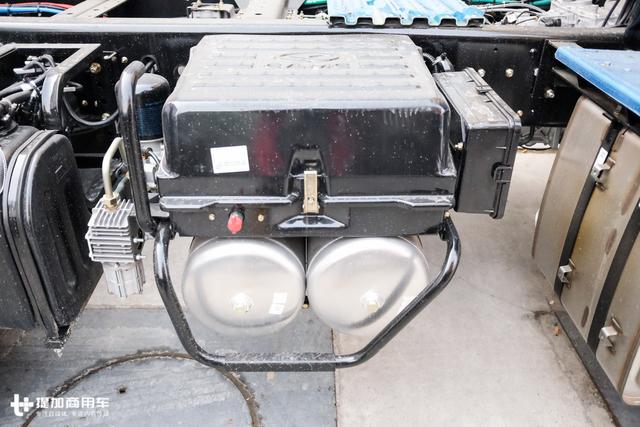 驾驶室加长加宽,内饰更高级,2018升级版华菱汉马H7牵引车详解 - 第30张 - 提加商用车网 驾驶室加长加宽,内饰更高级,2018升级版华菱汉马H7牵引车详解 - 第30张