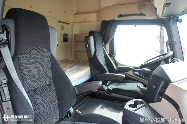 这辆6X4的奔驰Actros牵引车只有一个卧铺,它到底是用来运啥的? - 第12张 - 提加商用车网 这辆6X4的奔驰Actros牵引车只有一个卧铺,它到底是用来运啥的? - 第12张