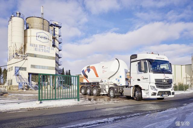 最安全的卡车应该是什么样子？来自德国的奔驰卡车告诉您