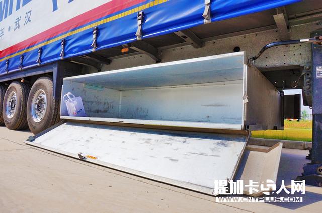 超级单胎+空气悬挂 细品德国施密茨软篷帘布挂车底盘篇