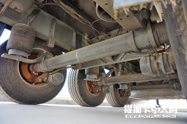超级单胎+空气悬挂 细品德国施密茨软篷帘布挂车底盘篇