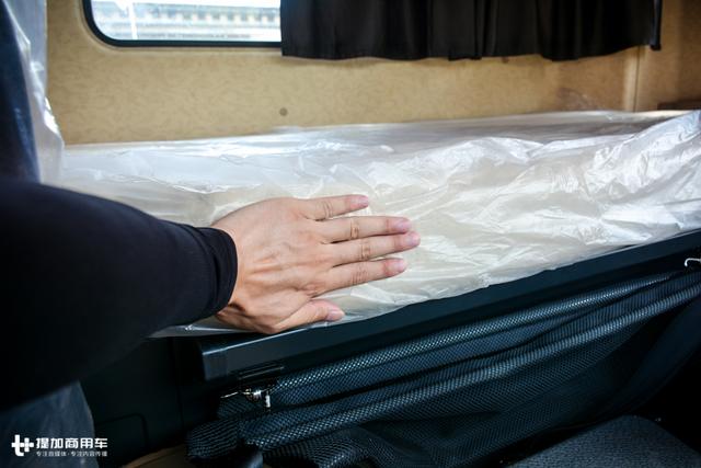 千升油箱+最正宗的康明斯发动机,还有专属涂装,陕汽德龙X3000财富版牵引车图解 - 第28张 - 提加商用车网 千升油箱+最正宗的康明斯发动机,还有专属涂装,陕汽德龙X3000财富版牵引车图解 - 第28张