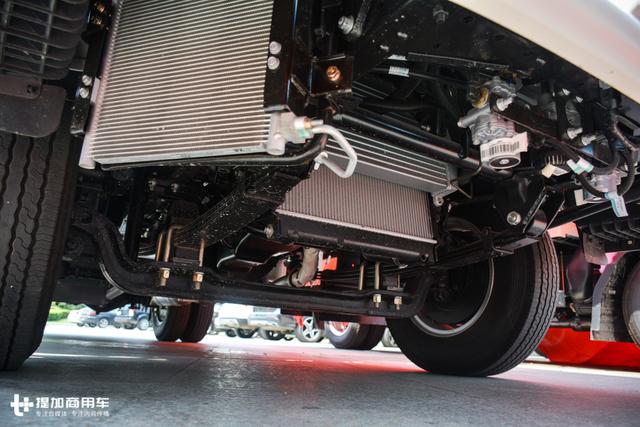 前轴3片板簧,内饰设计数第一?江淮新上市的骏铃V3快递版轻卡详解 - 第22张 - 提加商用车网 前轴3片板簧,内饰设计数第一?江淮新上市的骏铃V3快递版轻卡详解 - 第22张