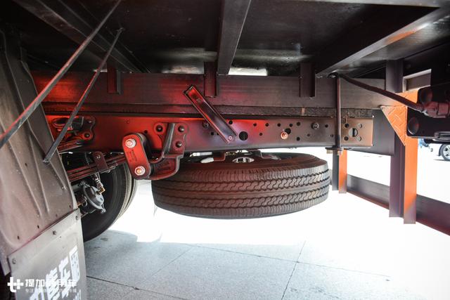 前轴3片板簧,内饰设计数第一?江淮新上市的骏铃V3快递版轻卡详解 - 第24张 - 提加商用车网 前轴3片板簧,内饰设计数第一?江淮新上市的骏铃V3快递版轻卡详解 - 第24张