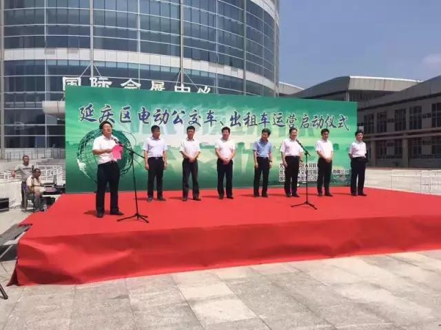 座位比原来的公交多一倍，又一批银隆双层公交在北京投入运营 - 第1张