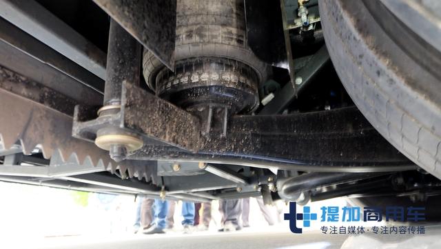 以氢气为燃料，买一辆国家还补助50万，中通12米新款公交实拍 - 第10张