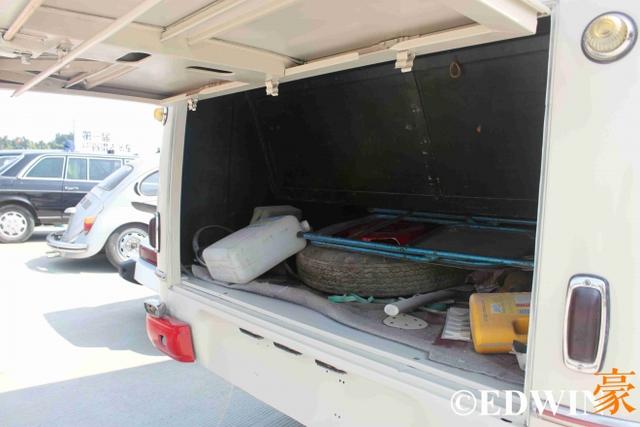 奔驰也有经典面包车？古董级的奔驰O319迷你巴士实拍 - 第15张