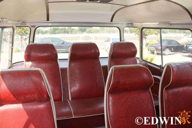 奔驰也有经典面包车？古董级的奔驰O319迷你巴士实拍 - 第22张