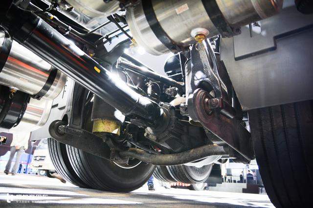 为长途打造却只配四百升油箱，四川现代这款新重卡要闹哪样？