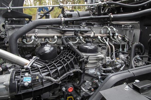 后视镜都有雨刮器，奢华到不敢想象？日本三菱新款重卡详解