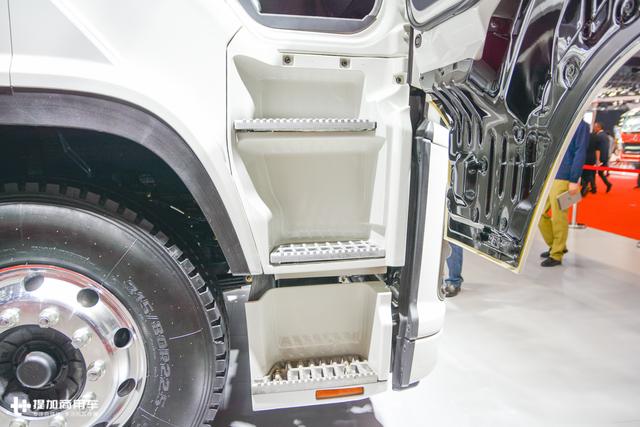 庆铃引进了最帅的五十铃新款重卡,可惜内饰配置太低不够厚道 - 第8张 - 提加商用车网 庆铃引进了最帅的五十铃新款重卡,可惜内饰配置太低不够厚道 - 第8张