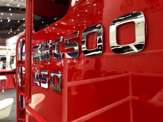 自重仅8.7吨，配法士特自动挡的红岩杰狮牵引车亮相