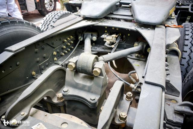 6X2的油耗，6X4的载货量？解放新J6快运版重卡详解 - 第9张