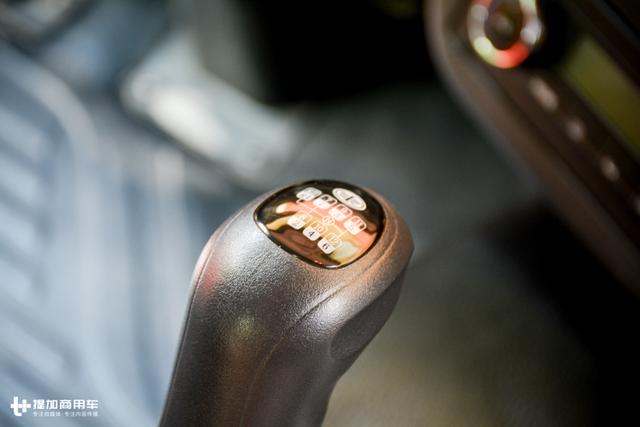 6X2的油耗，6X4的载货量？解放新J6快运版重卡详解 - 第16张