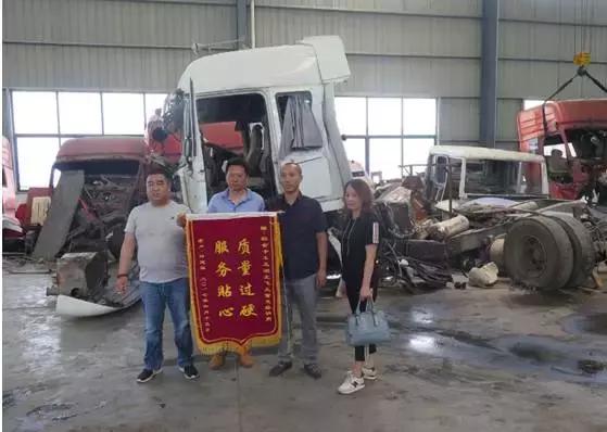 幸运还是真安全?“地狱之路”上联合卡车上演高空救主 - 第6张 - 提加商用车网 幸运还是真安全?“地狱之路”上联合卡车上演高空救主 - 第6张