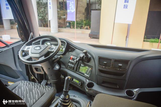 千升大油箱+近一米超宽卧铺？500马力解放新J6P重卡详解 - 第26张